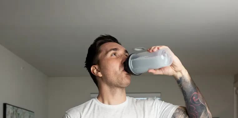 Optymalny czas na przedtreningówkę: Maksymalna moc, zero skutków